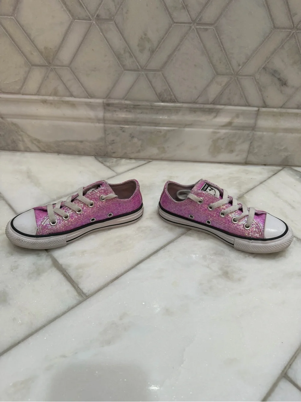 Size 11 Girls Converse Chuck Taylor All Star Coated Glitter Sneakers